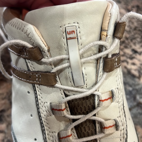 Unstructured Clarks Shoes - Picture 6 of 12